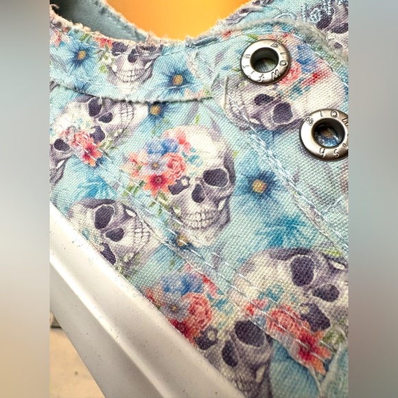 ✨NWT Blowfish Skulls of Paradise Comfort Sneakers - Picture 5 of 8